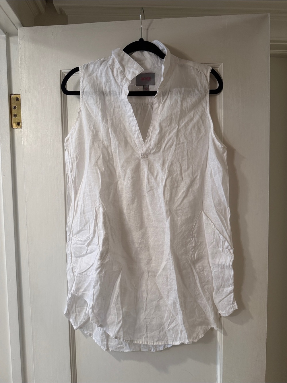 For Cynthia White Sleeveless V-Neck Tunic